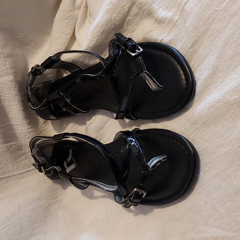 NWOT Report sandals